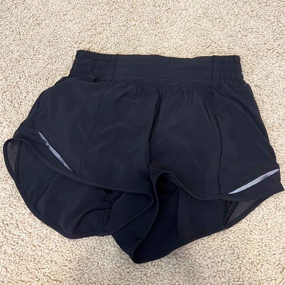 Lululemon Hotty Hot HR 2.5” shorts size 4